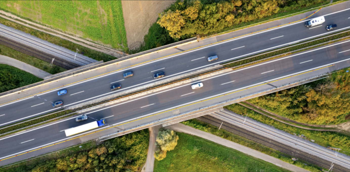 Overhead shot of a busy highway. Neurapulse provides pre-trip assessments for safe and efficient driving on the road.